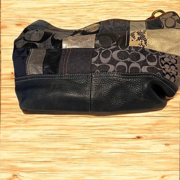 Beautiful Navy Coach Shoulder Bag in Excellent Condition - Picture 6 of 12